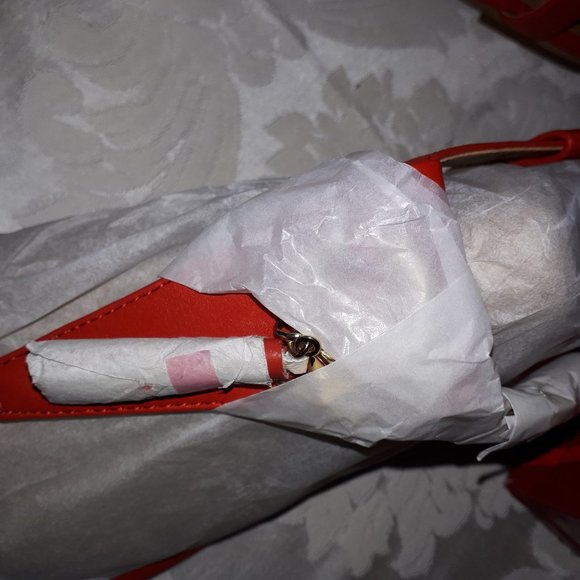 BRAND new T-bar Sandal - Picture 3 of 5